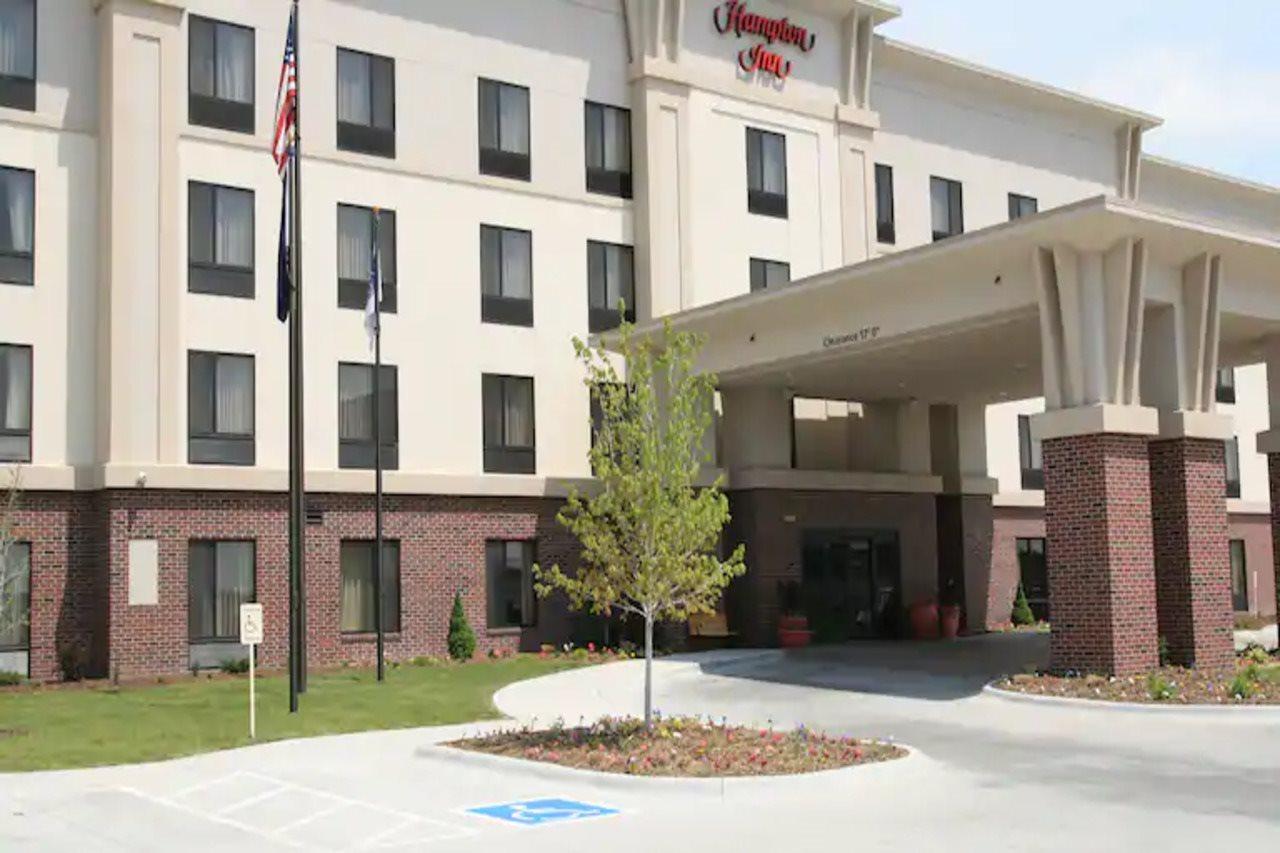 Newly Renovated Hampton Inn Omaha West Lakeside Exterior photo