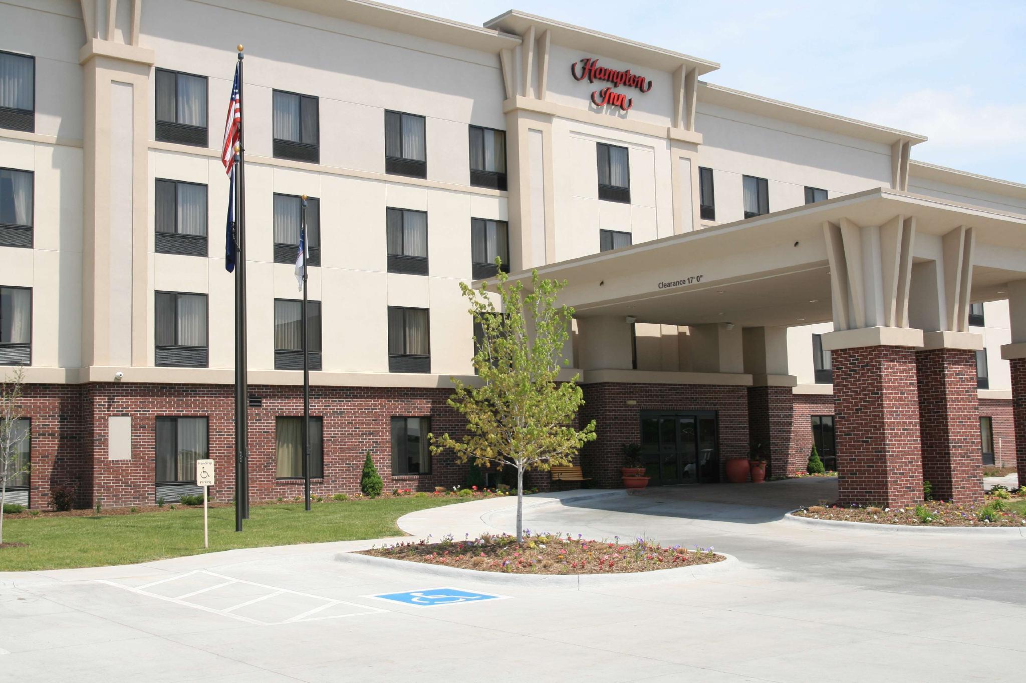 Newly Renovated Hampton Inn Omaha West Lakeside Exterior photo