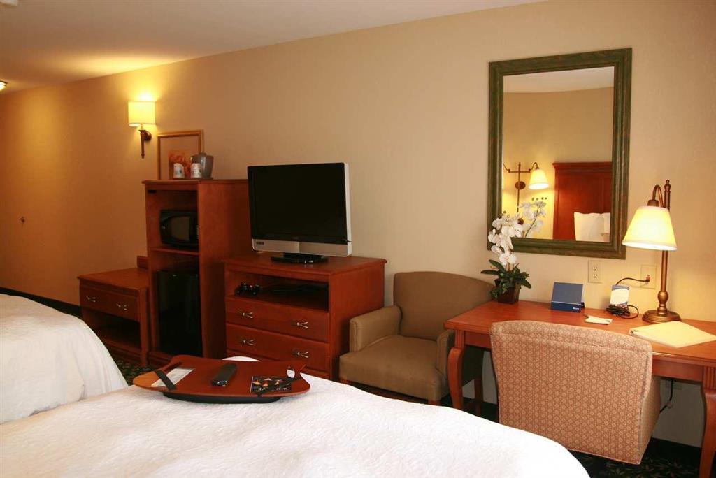 Newly Renovated Hampton Inn Omaha West Lakeside Room photo