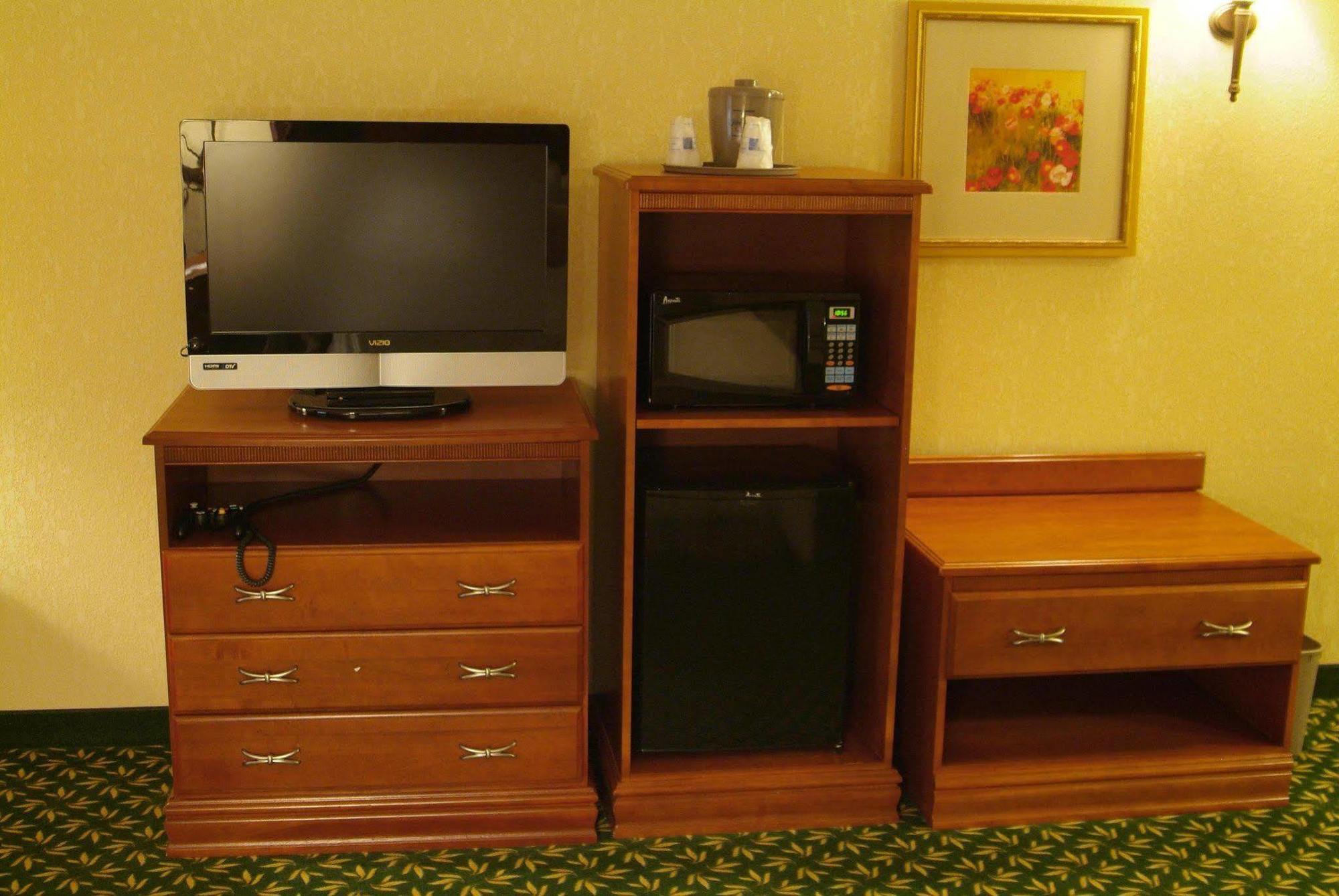 Newly Renovated Hampton Inn Omaha West Lakeside Room photo