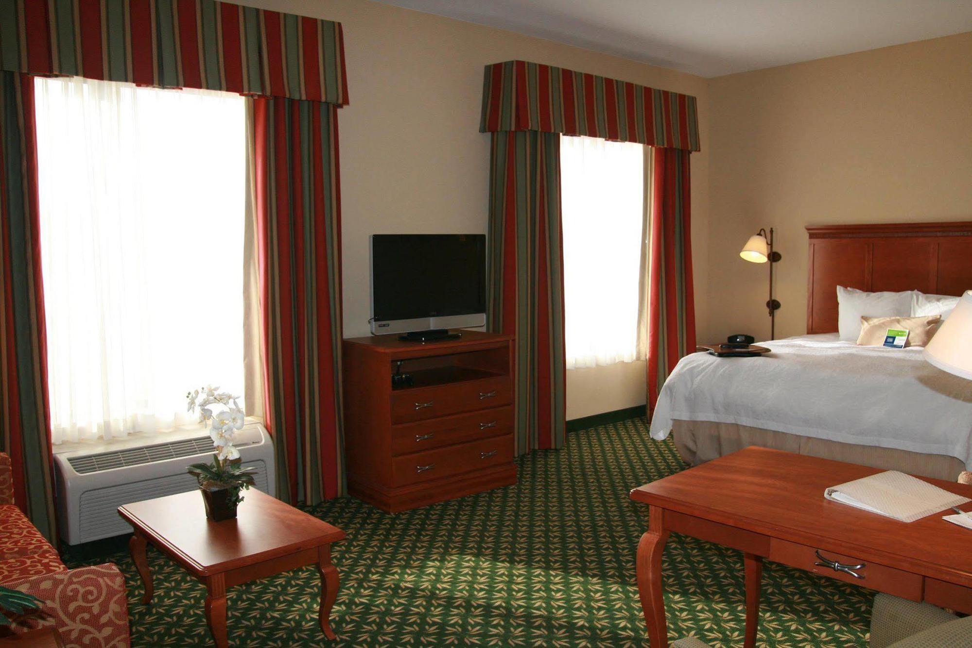 Newly Renovated Hampton Inn Omaha West Lakeside Room photo