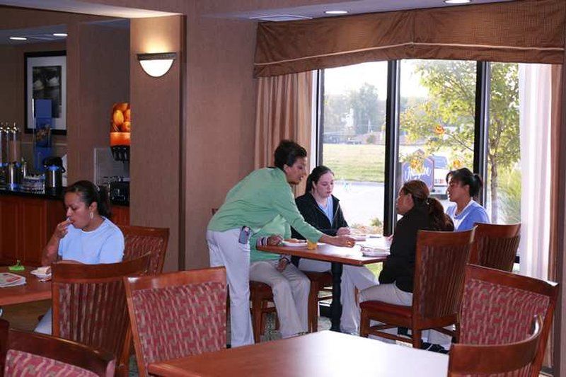 Newly Renovated Hampton Inn Omaha West Lakeside Restaurant photo